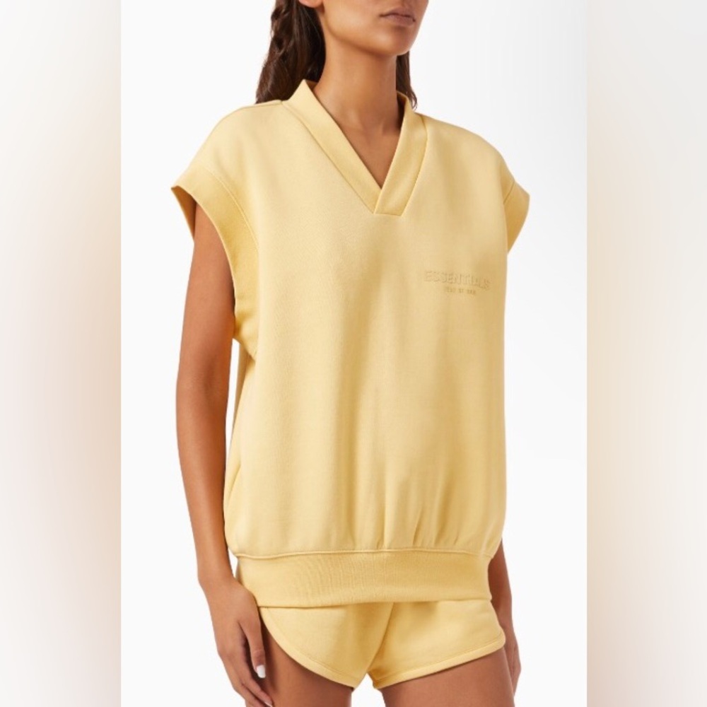 NWT ESSENTIALS Women's Sleeveless V-Neck Lounge Top in Pale Yellow